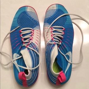 Nike hyperfeel tennis shoes